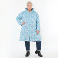 AKH Fashion Mantel in Vokuhila-Form, aus Polyester, 1515.02276, Blau/Multi, Punkte, Schick