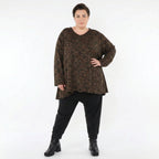 Jacquard Bigshirt in Schwarzcognac mit orangenen Kringeln A-Form V-Ausschnitt Nahttaschen