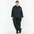Kastige Jacquardjacke in Schwarz Petrol Grün mit Kapuze Klappentaschen Kringelmuster