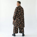 Vokuhila Jacquardjacke mit Stehkragen in Schwarz Cognac Weiß mit Pinselstrichmuster