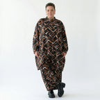 Vokuhila Jacquardjacke mit Stehkragen in Schwarz Cognac Weiß mit Pinselstrichmuster