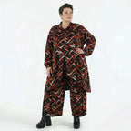 Vokuhilajacke aus weichem Stretchjacquard in Schwarz Rot Weiß mit Stehkragen Langarm