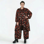 Vokuhilajacke aus weichem Stretchjacquard in Schwarz Rot Weiß mit Stehkragen Langarm