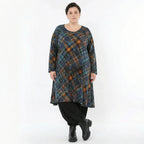 Kariertes Multicolor Feinstrickshirt in A-Form mit Rundhals und Langarm weich fallend