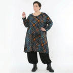 Kariertes Multicolor Feinstrickshirt in A-Form mit Rundhals und Langarm weich fallend