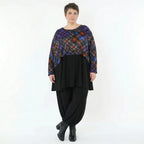 Kastiger Feinstricküberwurf in Multicolor Karo mit Rundhalsausschnitt und langen Ärmeln