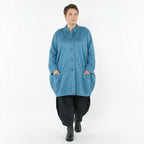 Ballonjacke aus weichem Veganleder in Petrol mit Stehkragen und tiefen Nahttaschen