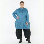 Ballonjacke aus weichem Veganleder in Petrol mit Stehkragen und tiefen Nahttaschen