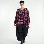 Oversize Shirt in Fuchsiaschwarz mit Pinselstrichmuster A-Form V-Ausschnitt Langarm weich