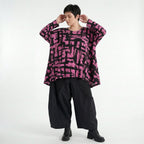 Oversize Shirt in Fuchsiaschwarz mit Pinselstrichmuster A-Form V-Ausschnitt Langarm weich