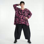 Oversize Shirt in Fuchsiaschwarz mit Pinselstrichmuster A-Form V-Ausschnitt Langarm weich