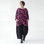 Jersey Bigshirt in fuchsiaschwarz mit Pinselstrichmuster A-Form Langarm Rundhals Taschen