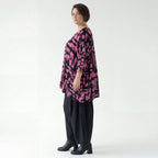 Jersey Bigshirt in fuchsiaschwarz mit Pinselstrichmuster A-Form Langarm Rundhals Taschen