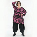 Langarmshirt in Fuchsiaschwarz mit Pinselstrichmuster aus weichem Viskosejersey A-Form