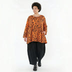 Shirt in orangebraun mit Buchstabenmuster Rundhals Glockenform Viskosejersey Taschen