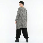 Feinstrick Langarmshirt in grauschwarzweiss mit Vichystreifen Rundhals A-Form Taschen