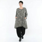 Feinstrick Langarmshirt in grauschwarzweiss mit Vichystreifen Rundhals A-Form Taschen