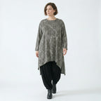 Langarm Longshirt in grauschwarzweißem Vichystreifenlook aus Feinstrick mit Rundhals