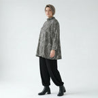 Rollkragenshirt in grauschwarzweißem Vichystreifenmuster Glockenform fein gestrickt weich