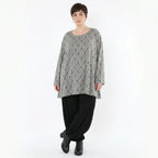 Feinstrickshirt in Hellgrauschwarzweiß mit Vichystreifen A-Form und Rundhals weich Langarm