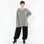 Feinstrickshirt in Hellgrauschwarzweiß mit Vichystreifen A-Form und Rundhals weich Langarm