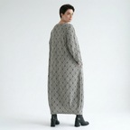 Ballonkleid in hellgrau schwarzweißem Vichystreifen Feinstrick mit Taschen Rundhals weich