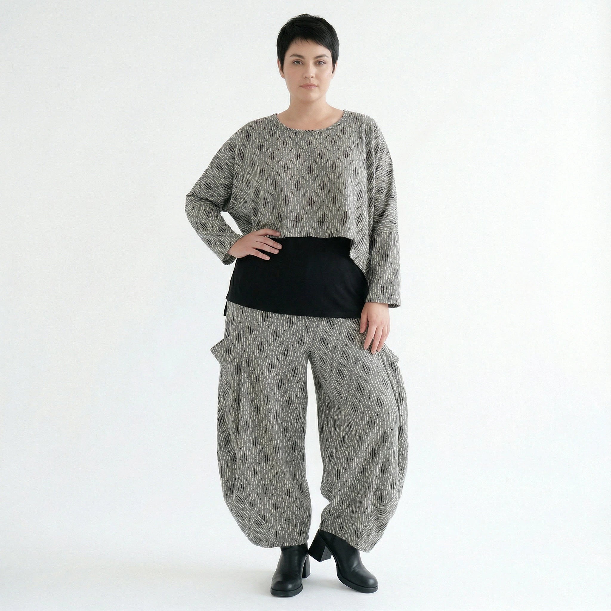 AKH Fashion Überwurf in kastiger Form, aus Materialmix, 1507011, Hellgrau/Schwarz/Weiß