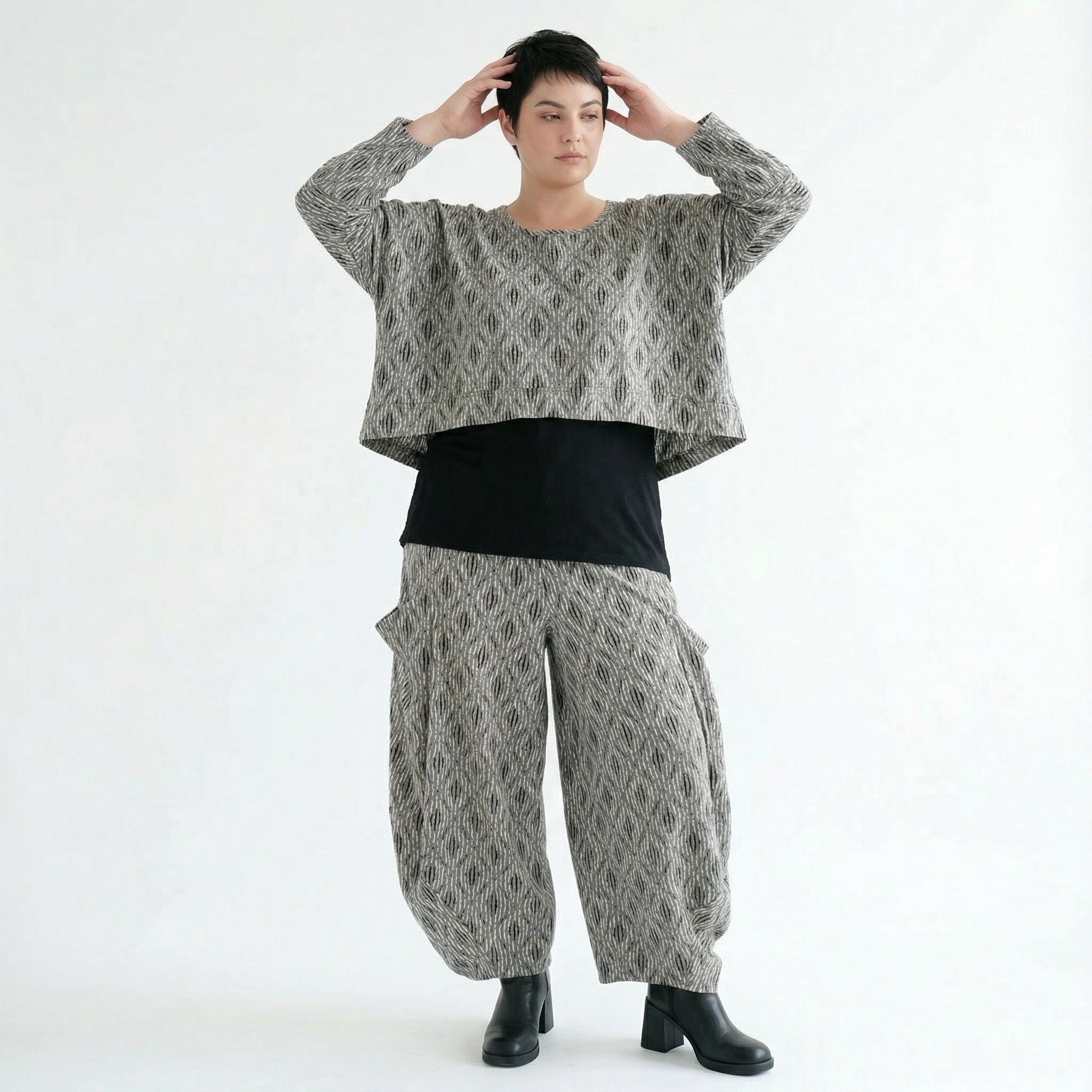 AKH Fashion Überwurf in kastiger Form, aus Materialmix, 1507011, Hellgrau/Schwarz/Weiß