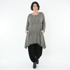 Grauweißschwarzes A-Form Bigshirt aus Feinstrick mit Vichystruktur Rundhals und Taschen