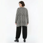 Feinstrickshirt in Grauschwarzweiß mit Vichystreifen A-Form Rundhals weich Langarm