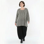 Feinstrickshirt in Grauschwarzweiß mit Vichystreifen A-Form Rundhals weich Langarm