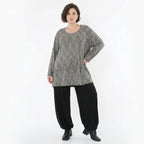 Feinstrickshirt in Grauschwarzweiß mit Vichystreifen A-Form Rundhals weich Langarm