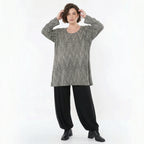 Feinstrickshirt in Grauschwarzweiß mit Vichystreifen A-Form Rundhals weich Langarm