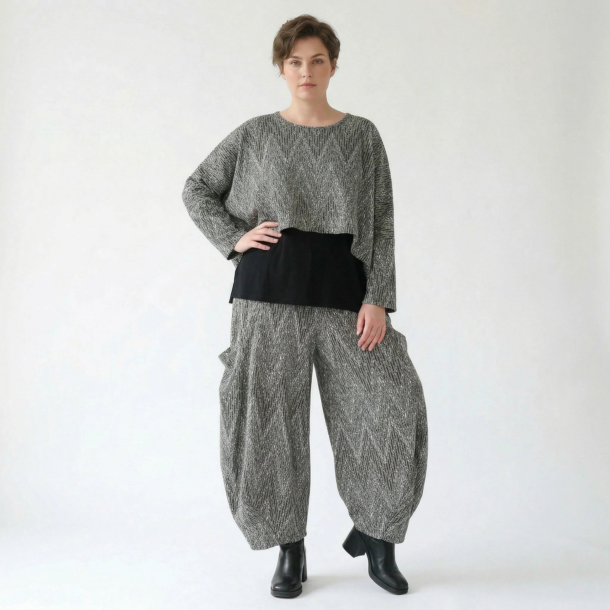 AKH Fashion Überwurf in kastiger Form, aus Materialmix, 1526.07011, Grau/Schwarz/Weiß