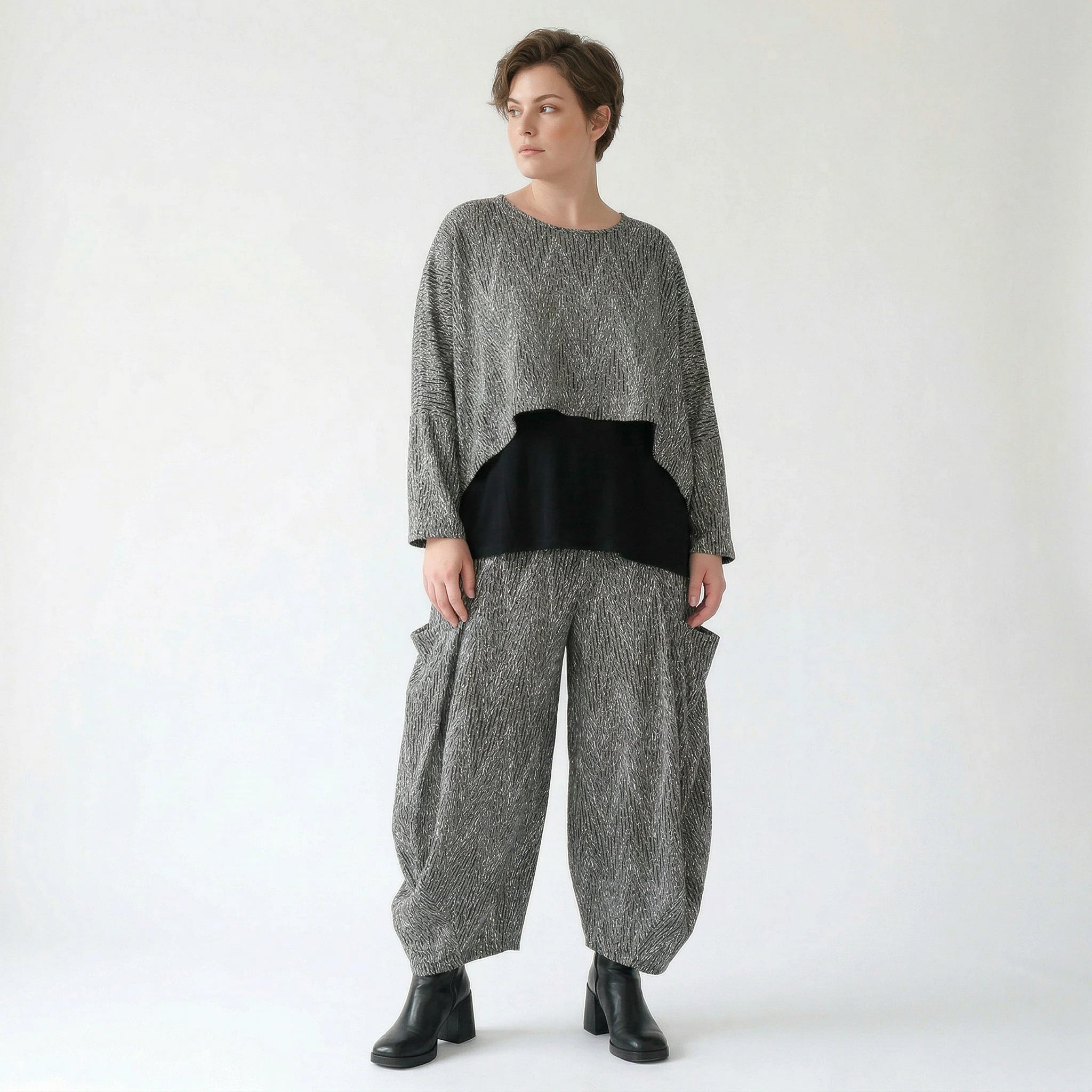 AKH Fashion Überwurf in kastiger Form, aus Materialmix, 1526.07011, Grau/Schwarz/Weiß