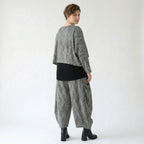Ballonhose aus Feinstrick in grau schwarz weiß mit Vichystreifen weitem Bein und Taschen