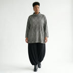 Feinstrick Glockenshirt mit Rollkragen und Langarm in grauschwarzweißem Vichystreifen