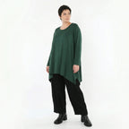 A-Form Shirt tannengruen aus weichem Jersey mit Langarm Rundhals und seitlichen Schlitzen