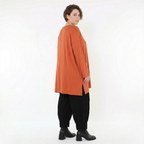 Rostfarbenes Jersey Langarmshirt aus Viskose mit Rundhalsausschnitt und Seitenschlitzen