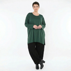 Tannengrünes Jersey Langarmshirt mit Rundhalsausschnitt und Saumschlitzen gerader Form