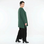 Tannengrünes Jersey Langarmshirt mit Rundhalsausschnitt und Saumschlitzen gerader Form