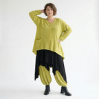 Kurze limegrüne Feinstrickjacke in A-Linie mit Streifenwellenmuster Rundhals Taschen