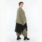 Olivfarbene Feinstrickjacke in A-Form mit Ajourmuster Rundhals Langarm und Taschen