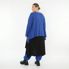 Royalblaue Feinstrickjacke in A-Form mit Wellenmuster Ajourdetails und Taschen Rundhals