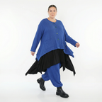 Royalblaue Feinstrickjacke in A-Form mit Wellenmuster Ajourdetails und Taschen Rundhals