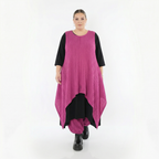 Fuchsia Zipfelkleid aus Feinstrick ärmellos mit Rundhals Ajourmuster und Wellenmuster