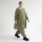 Ballonhose aus olivem Feinstrick mit Streifen Wellenmuster und weichem Stretchkomfort