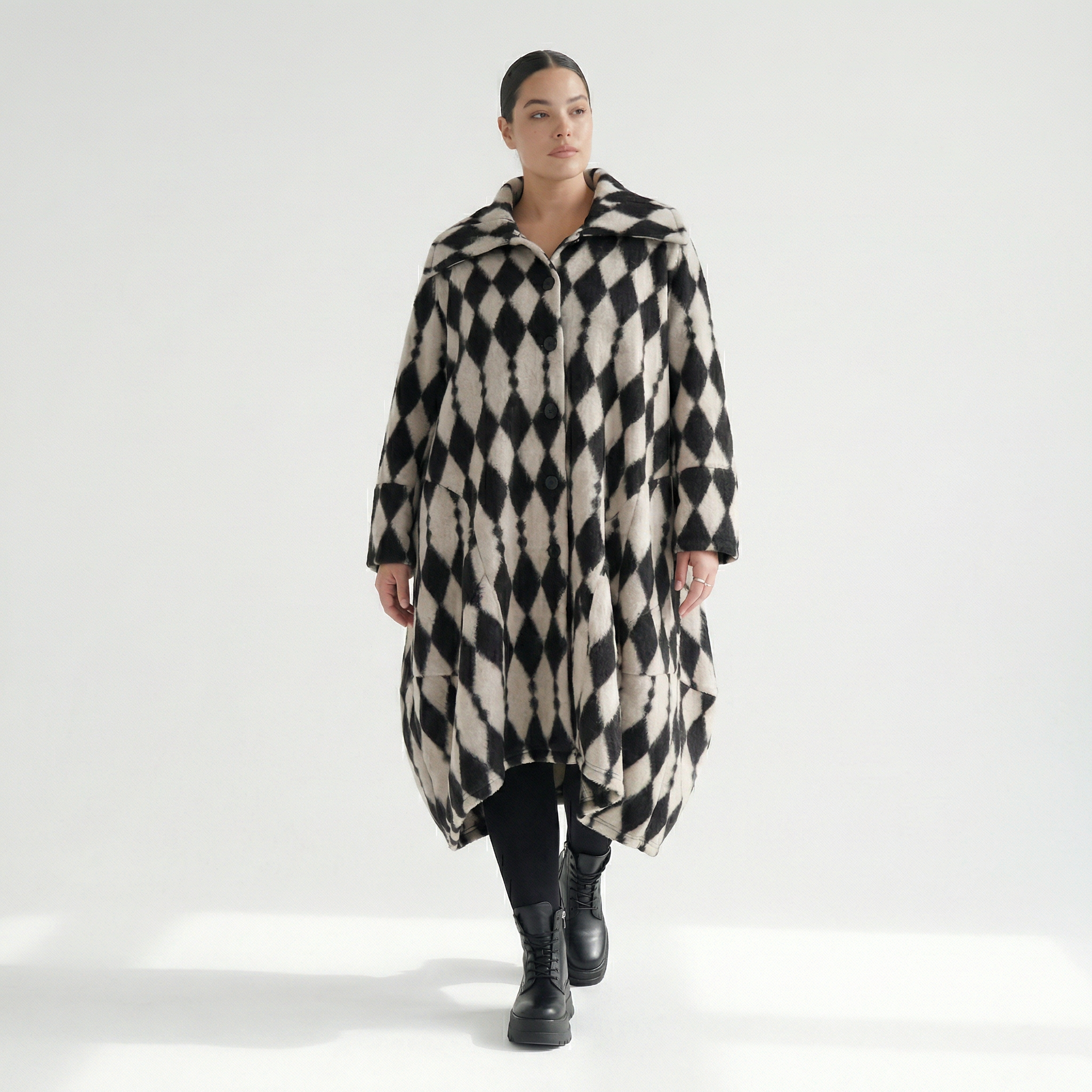  Ballonmantel von AKH Fashion aus Materialmix, 1538.03023, Ecru/Schwarz, Raute, Schick