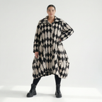  Ballonmantel von AKH Fashion aus Materialmix, 1538.03023, Ecru/Schwarz, Raute, Schick