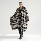  Ballonmantel von AKH Fashion aus Materialmix, 1538.03023, Ecru/Schwarz, Raute, Schick